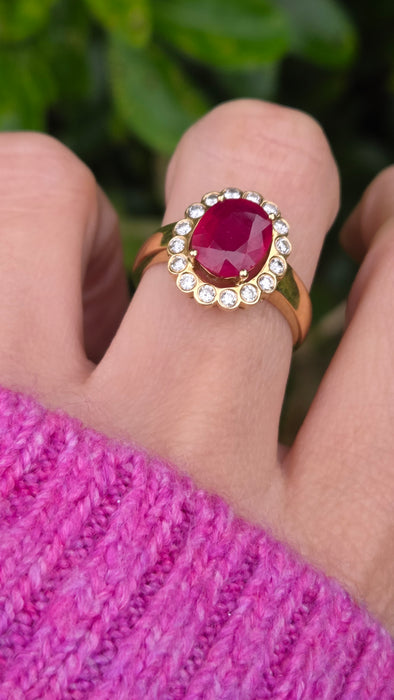 Vintage: 18ct Yellow Gold Ruby 2.55ct & Diamond 0.50ct Oval Cluster Ring