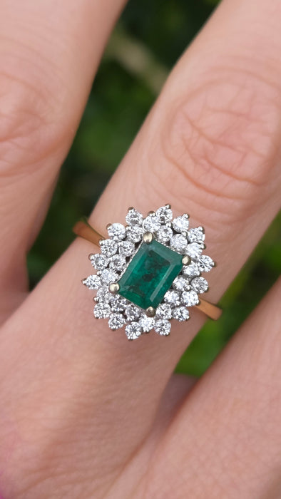 Vintage: 18ct Yellow Gold Emerald 0.85ct & Diamond 1.00ct Dress Cluster Ring