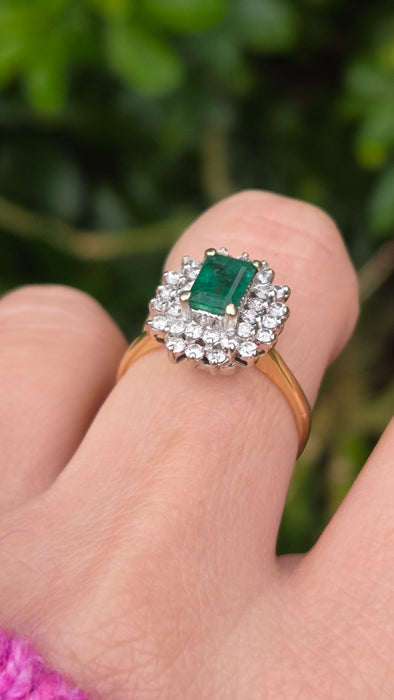 Vintage: 18ct Yellow Gold Emerald 0.85ct & Diamond 1.00ct Dress Cluster Ring