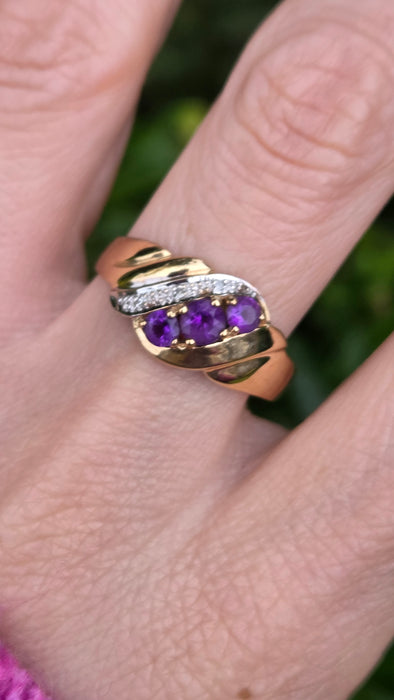 Vintage: 9ct Yellow Gold Amethyst & Diamond Crossover Dress Ring
