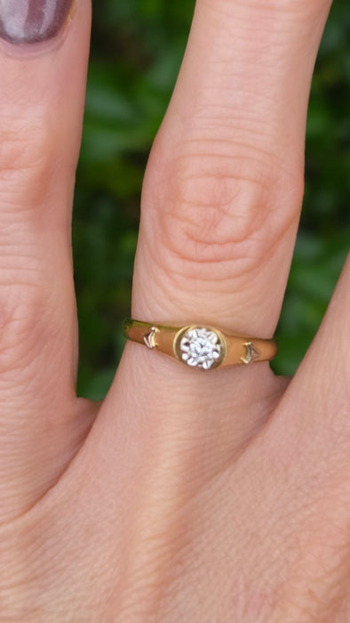 Vintage: 18ct Yellow Gold Diamond 0.05ct Solitaire Ring with White Gold Decals — From 1982