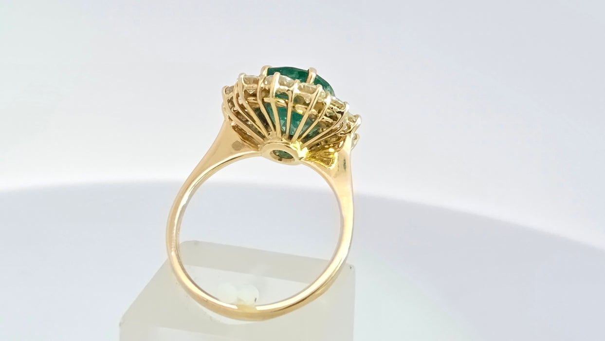 Vintage: 18ct Yellow Gold Emerald 2.45ct & Diamond 1.50ct Oval Cluster Dress Ring — From 1980