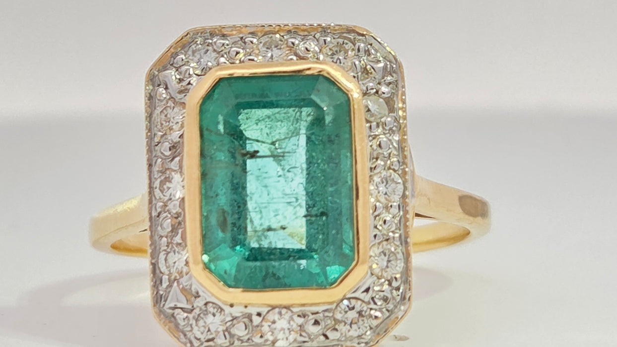 Vintage: 18ct Yellow Gold Emerald 3.52ct & Diamond 0.30ct Art Deco-Inspired Cluster Dress Ring