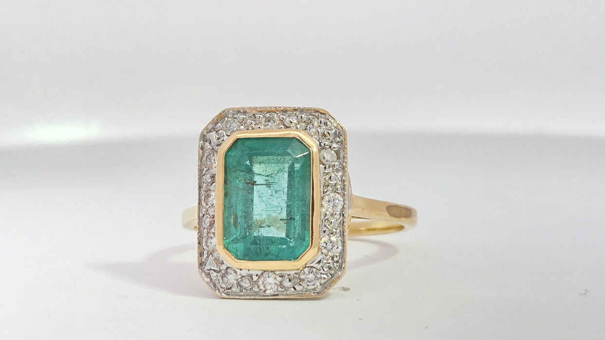 Vintage: 18ct Yellow Gold Emerald 3.52ct & Diamond 0.30ct Art Deco-Inspired Cluster Dress Ring