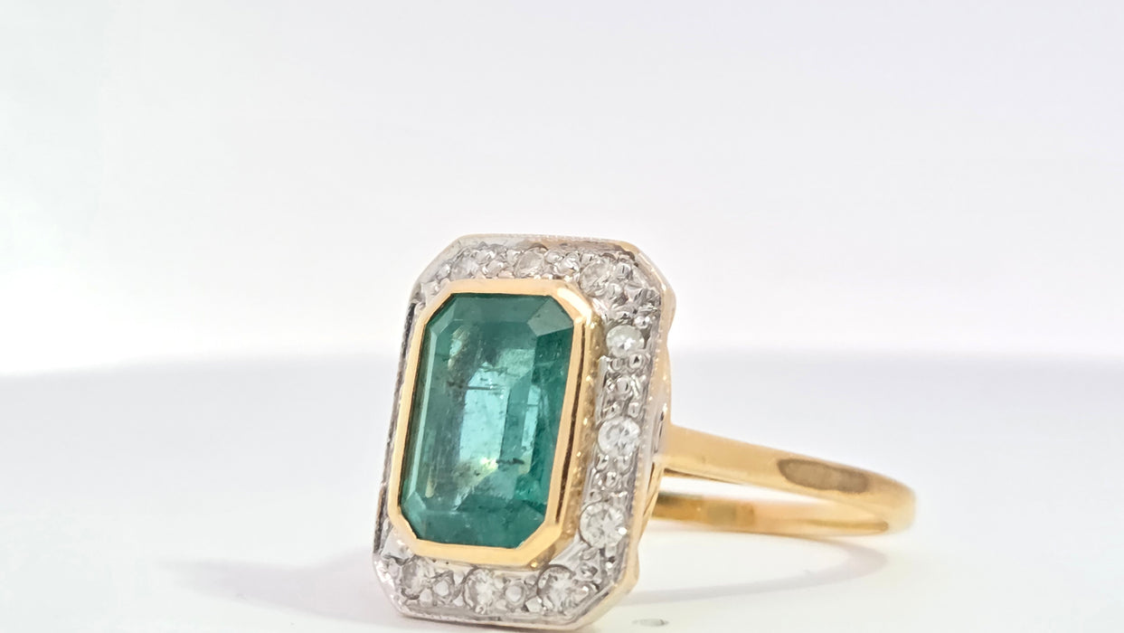 Vintage: 18ct Yellow Gold Emerald 3.52ct & Diamond 0.30ct Art Deco-Inspired Cluster Dress Ring