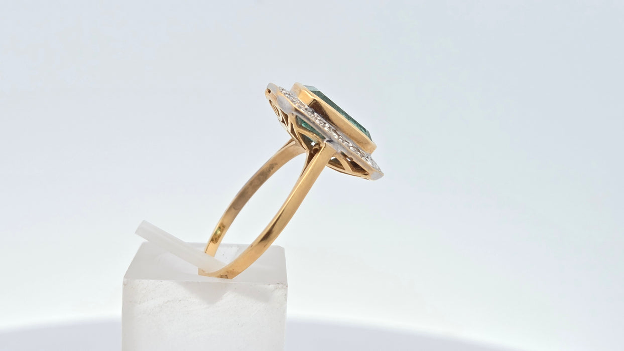 Vintage: 18ct Yellow Gold Emerald 3.52ct & Diamond 0.30ct Art Deco-Inspired Cluster Dress Ring