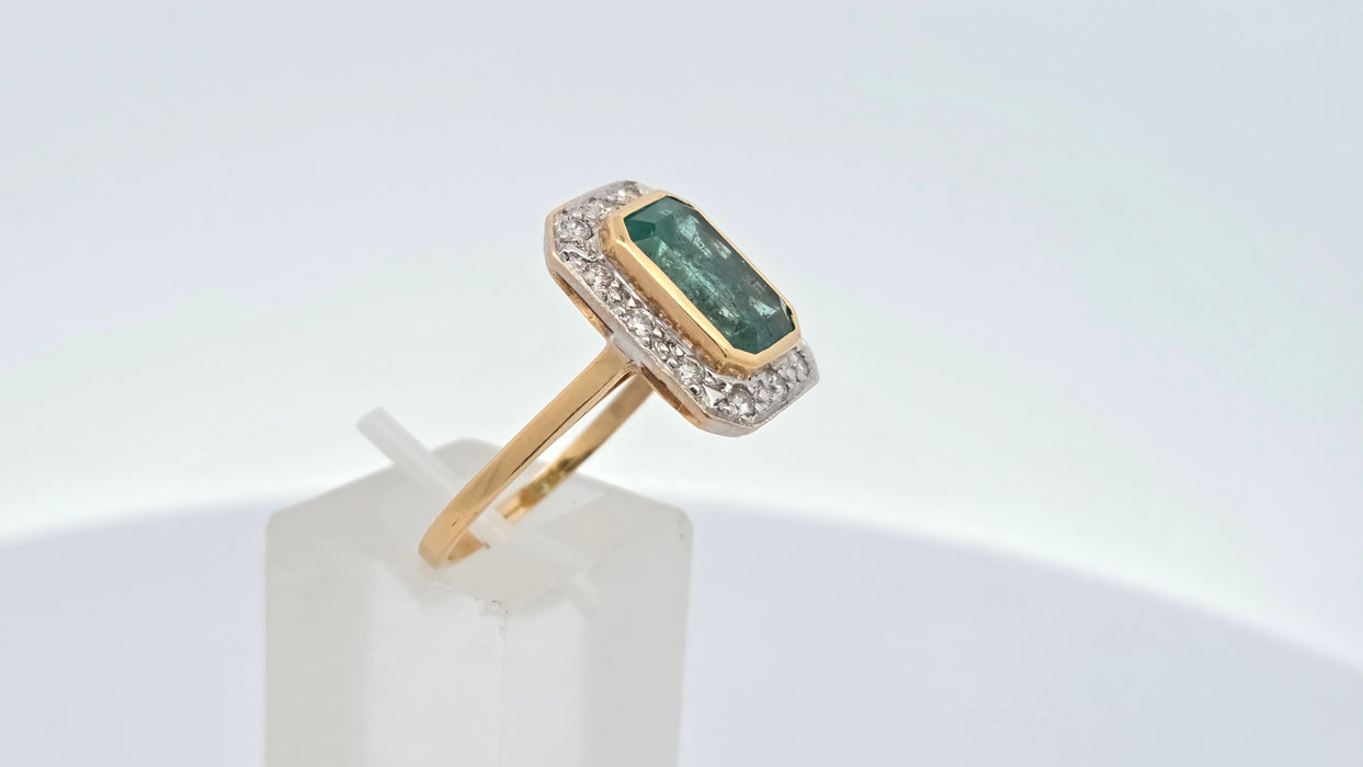 Vintage: 18ct Yellow Gold Emerald 3.52ct & Diamond 0.30ct Art Deco-Inspired Cluster Dress Ring