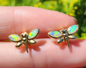 1531: Vintage: 18ct Gold Dragonfly Stud Earrings- cute creation