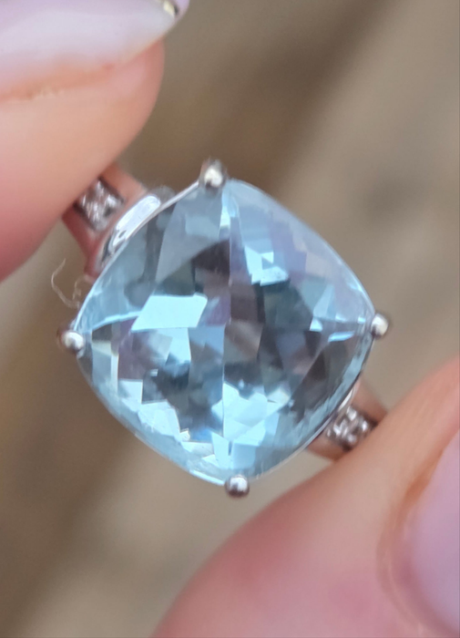 2951: Vintage 14ct White Gold Blue Aquamarine (6.57ct) Diamonds Cocktail Ring