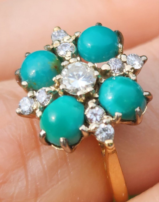 2913 Vintage: 18ct Yellow Gold Turquoise & Diamond Flowerhead Ring
