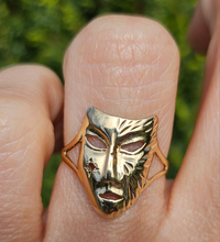 Load image into Gallery viewer, 1336: Vintage: 9ct Gold &quot;Theatrical Mask&quot; Ring- a fun conversation piece.
