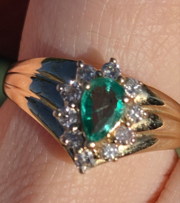2644- Vintage 14ct Gold Emerald 10 Diamonds Dress Ring
