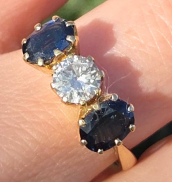 6447 18ct Gold Modern Brilliant Cut Diamond (0.75ct)  Cornflower Blue Sapphires 3-Stone Ring-Exceptional