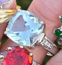 Load image into Gallery viewer, 2951: Vintage 14ct White Gold Blue Aquamarine (6.57ct) Diamonds Cocktail Ring
