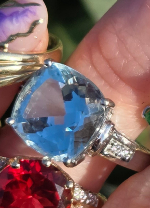 2951: Vintage 14ct White Gold Blue Aquamarine (6.57ct) Diamonds Cocktail Ring