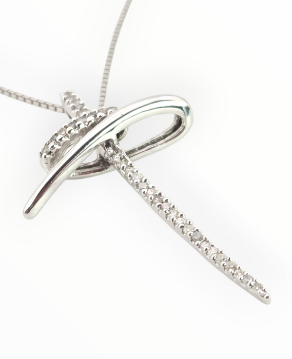 2656: Vintage 9ct White Gold Necklace (40cm) & Diamonds Cross Pendant