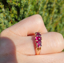 Cargar imagen en el visor de la galería, 1173: Vintage: Rare - 9ct Gold 5-Stone Rubies Scroll Set Ring
