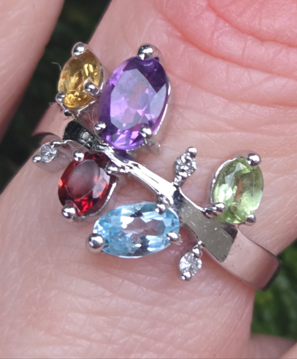 2655: Vintage 9ct white Gold Abstract Multi-Gem Dress Ring