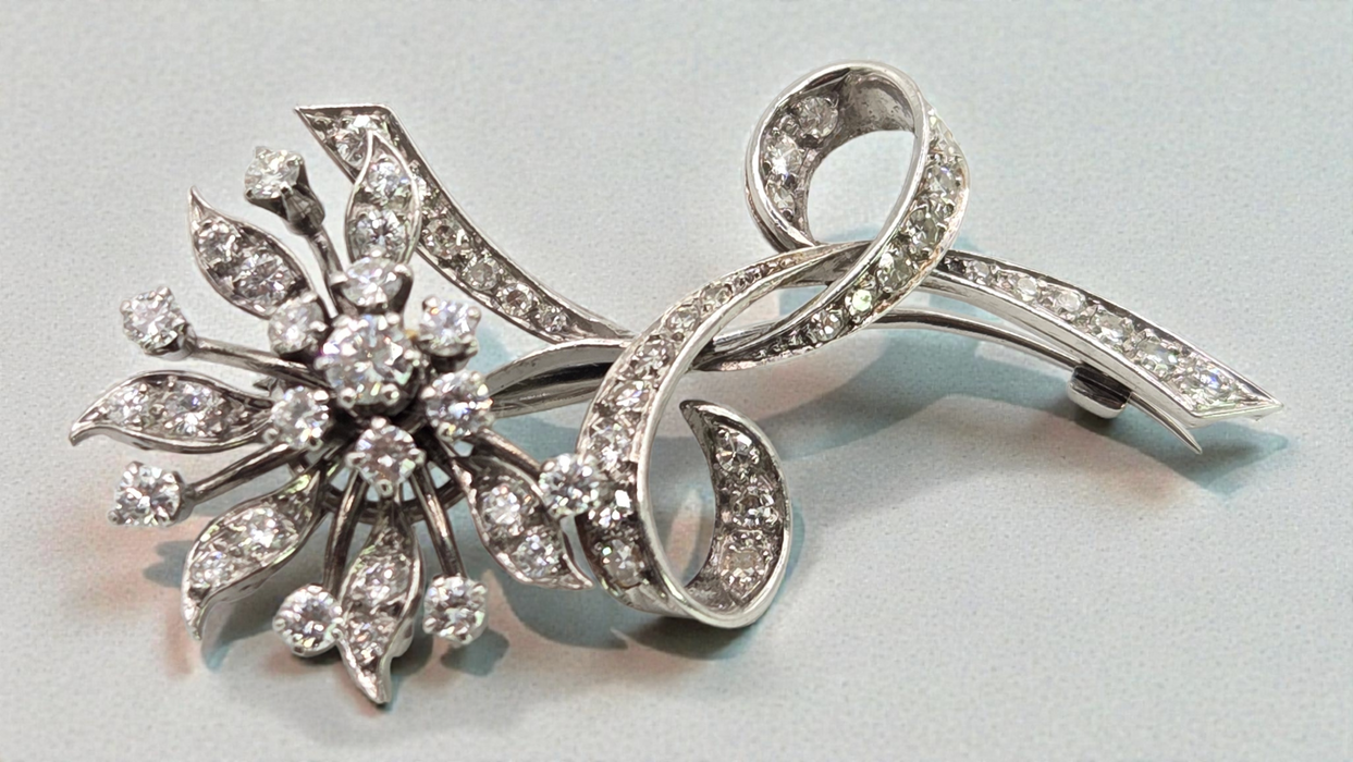 2658: Antique Art Deco Floral Diamonds (2.7ct) Spray Brooch - Truly exceptional