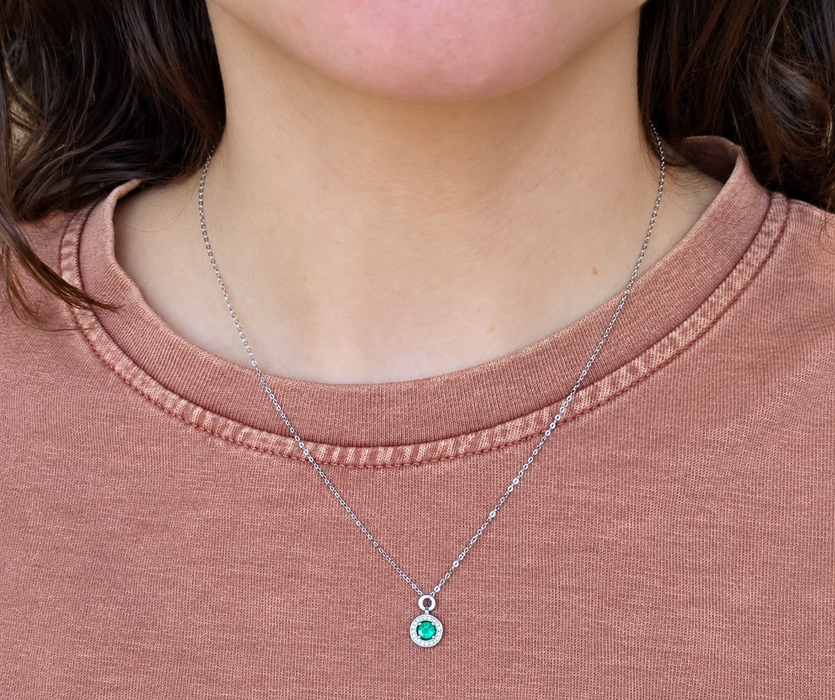 Vintage: 18ct White Gold Emerald 0.55ct & Diamond 0.06ct Halo Pendant and Chain