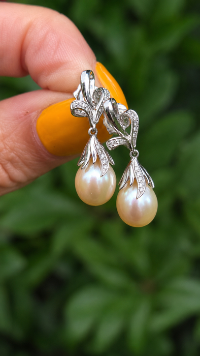 Vintage: 18ct White Gold Pink Freshwater Pearl & Diamond Drop Earrings