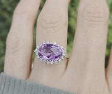 Load and play video in Gallery viewer, 0123 Vintage: 9ct Gold Purpled Amethyst 28 glacier White Topaz Dress Ring
