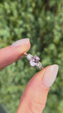 Cargar y reproducir el video en el visor de la galería, 2243 Vintage; 9ct White Gold Pink Morganites Daimons 3-Stone Ring
