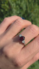 Cargar y reproducir el video en el visor de la galería, 1830: Vintage: 18ct Gold Almandine Garnet Diamonds 3-Stone Straight Ring- Superb
