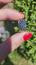 Cargar y reproducir el video en el visor de la galería, 1746: Vintage: 9ct Gold 39 Blue Sapphires Statement Cocktail Ring- total eye catcher
