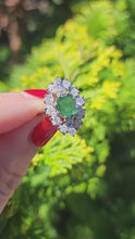 Cargar y reproducir el video en el visor de la galería, 6075-Vintage: 18ct White Gold Emerald Diamonds Statement Cluster Ring- superb

