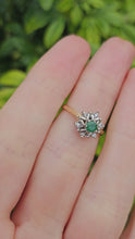 Cargar y reproducir el video en el visor de la galería, 1061: Vintage: 18ct Gold Emerald Diamonds Flower Head Ring- Date Mark 1975
