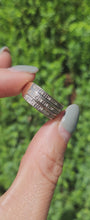 Cargar y reproducir el video en el visor de la galería, 1773: Vintage: 9ct Gold Diamonds Tiered Ring- natural, sparkling symmetry
