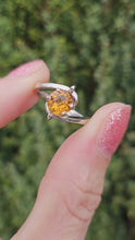 Load and play video in Gallery viewer, 1236: Vintage: 18ct White Gold Round Cut Yellow Citrine Illusion Set Dress Ring- Lush!
