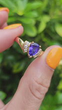 Cargar y reproducir el video en el visor de la galería, 2138: Vintage: 14ct Gold Violet Blue Pear-Cut Tanzanite Natural Diamonds Ring- Lovely cut and colour
