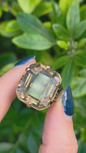 Cargar y reproducir el video en el visor de la galería, 2333 Vintage: large 9ct Gold Square Cu Smokey Quartz Statement Ring
