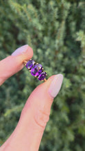 Cargar y reproducir el video en el visor de la galería, 2127 Vintage 9ct Gold Oval faceted Cut Purple Amethysts Trilogy Rinng
