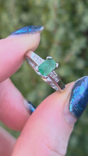 Load and play video in Gallery viewer, 0631- Vintage: 18ct White Gold Emerald Cut Emerald Diamonds Dress Ring
