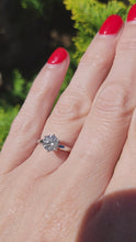 Cargar y reproducir el video en el visor de la galería, 1702: Vintage: 14ct White Gold Brilliant Cut Diamond Solitaire; sparkling natural diamond
