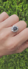 Cargar y reproducir el video en el visor de la galería, 1677: Vintage; 18ct White Gold French Blue Sapphire Diamonds (1.2ct) Diana Cluster Ring.
