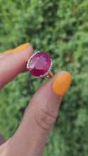 Cargar y reproducir el video en el visor de la galería, 1968: Vintage; 9ct Gold Large Red Topaz 18 Natural Diamonds; Cluster Ring - Diana style
