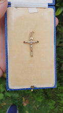 Load and play video in Gallery viewer, 5609:Vintage: 9ct Gold Crucifix pendant 2.5cm - lovely condition
