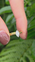 Cargar y reproducir el video en el visor de la galería, 6168: Vintage: 18ct Gold Marquise Cut Natural Diamond (0.41ct) Solitaire Ring
