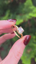 Cargar y reproducir el video en el visor de la galería, 2537; Vintage &amp; Exquisite Cushion Cut Mint Green Spinel Solitaire Ring
