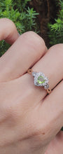 Cargar y reproducir el video en el visor de la galería, 1631: Vintage: 9ct Gold Heart-Cut Peridot 14 Diamonds Cluster Ring- Lush, sparkling, beauty
