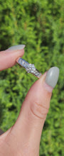 Cargar y reproducir el video en el visor de la galería, 1703: Vintage: 14ct White Gold Diamonds (1.4ct) Ring- Divine, Dazzling, Natural (0.8ct Centre stone)
