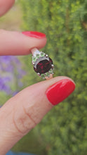 Cargar y reproducir el video en el visor de la galería, 1583: Vintage: 9ct White Gold Red &amp; Demantoid Garnets Cocktail Ring- superb combination
