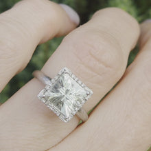 Cargar y reproducir el video en el visor de la galería, 2419 Vintage: 9ct White Gold Mint Green Amethyst 16 Natural Diamonds Cocktail Ring
