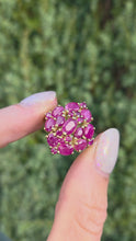 Cargar y reproducir el video en el visor de la galería, 2237 Vintage: 9ct Gold 21 Rubies Statement Cluster Ring- Wow
