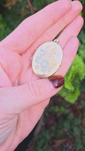Load and play video in Gallery viewer, 2602: Vintage: 9ct Gold Large Photo Locket/Pendant
