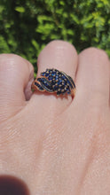 Cargar y reproducir el video en el visor de la galería, 1746: Vintage: 9ct Gold 39 Blue Sapphires Statement Cocktail Ring- total eye catcher
